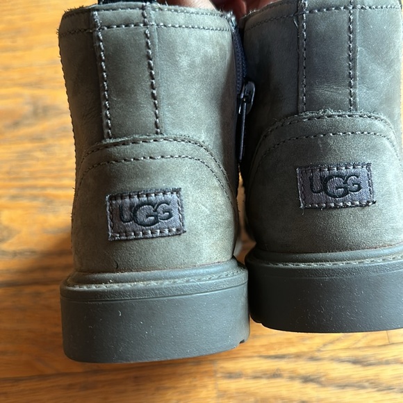 Size 11 toddler ugg boots in grey.  Cute and durable, in great shape - Picture 2 of 4